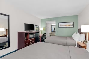 Chambre Standard, 2 grands lits, non-fumeur | Bureau, rideaux dâobscurcissement, fer et planche Ă repasser