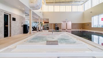 Indoor spa tub