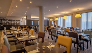 Breakfast, lunch, dinner served; Irish cuisine
