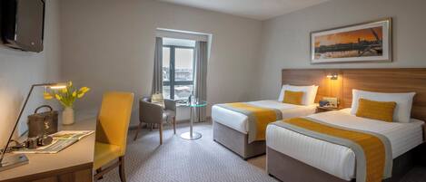 Literie de qualité supérieure, bureau, fer et planche à repasser