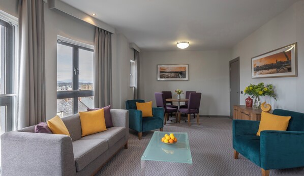 Ropa de cama de alta calidad y escritorio 