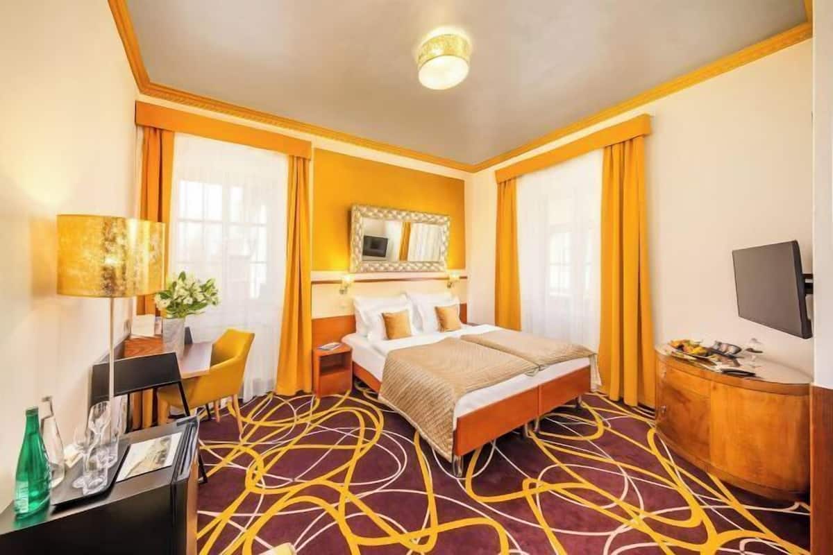 1 bedroom, hypo-allergenic bedding, memory foam beds, in-room safe