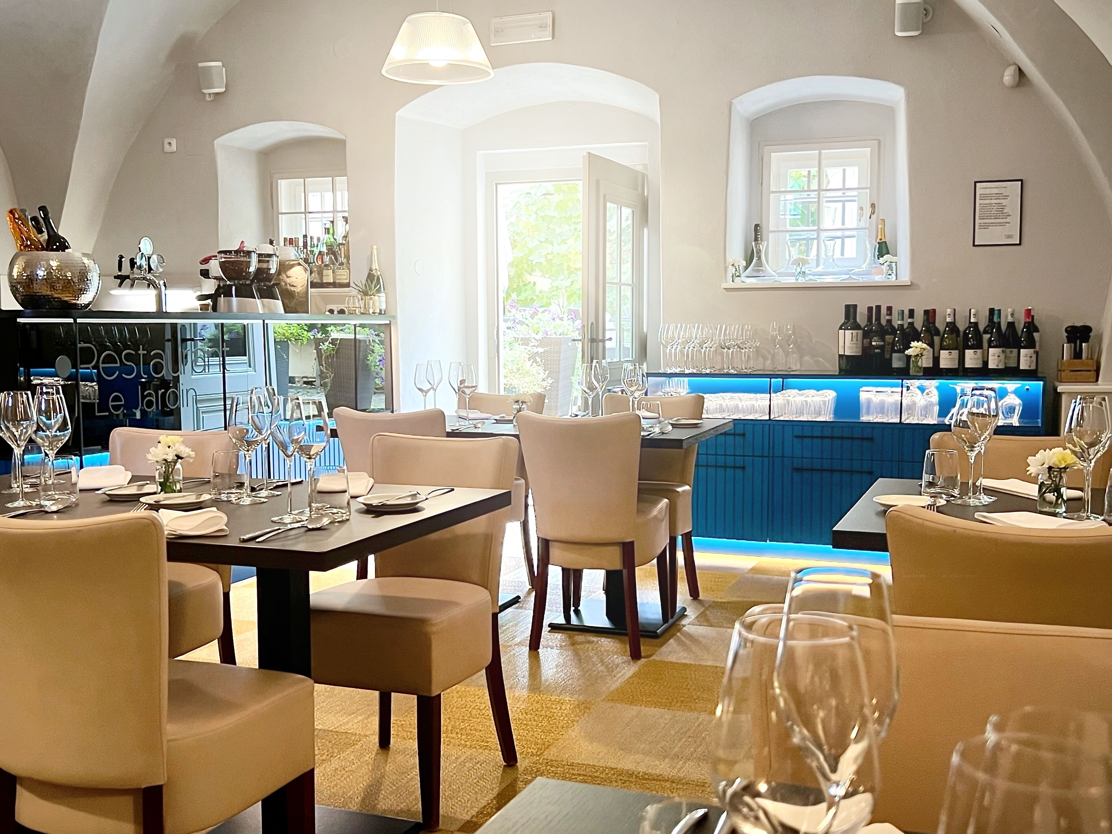 breakfast, lunch and dinner served