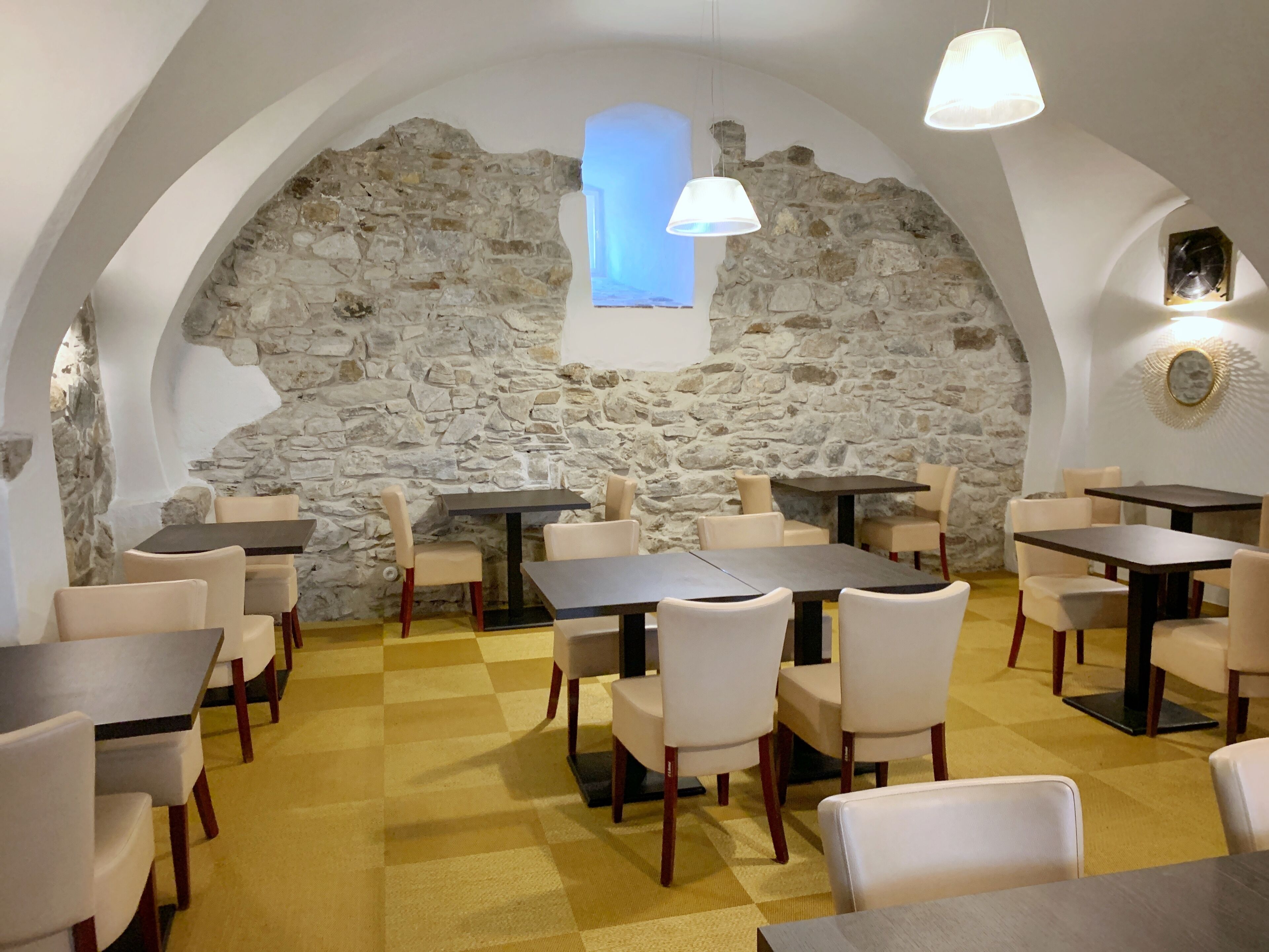 breakfast, lunch and dinner served