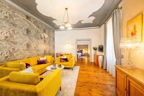 جناح رئاسي (Bellevue Diamond) | غرفة المعيشة | تلفزيون إل سي دي