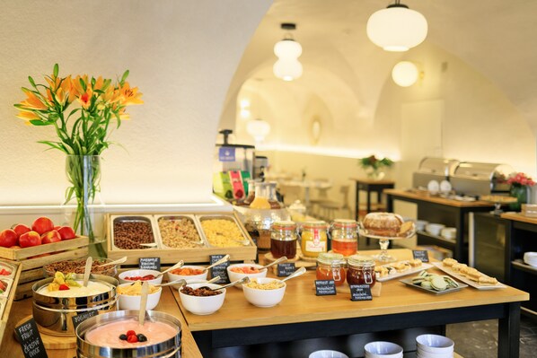 Daily buffet breakfast for a fee