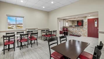 فطور أوروبي مجانًا يوميًا