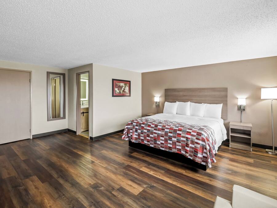 Suite, 1 King Bed, Non Smoking | Desk, blackout drapes, iron/ironing board, free cribs/infant beds