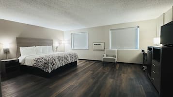 Superior Room, 1 King Bed, Non Smoking | Desk, blackout drapes, iron/ironing board, free cribs/infant beds