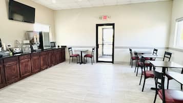 Free daily continental breakfast