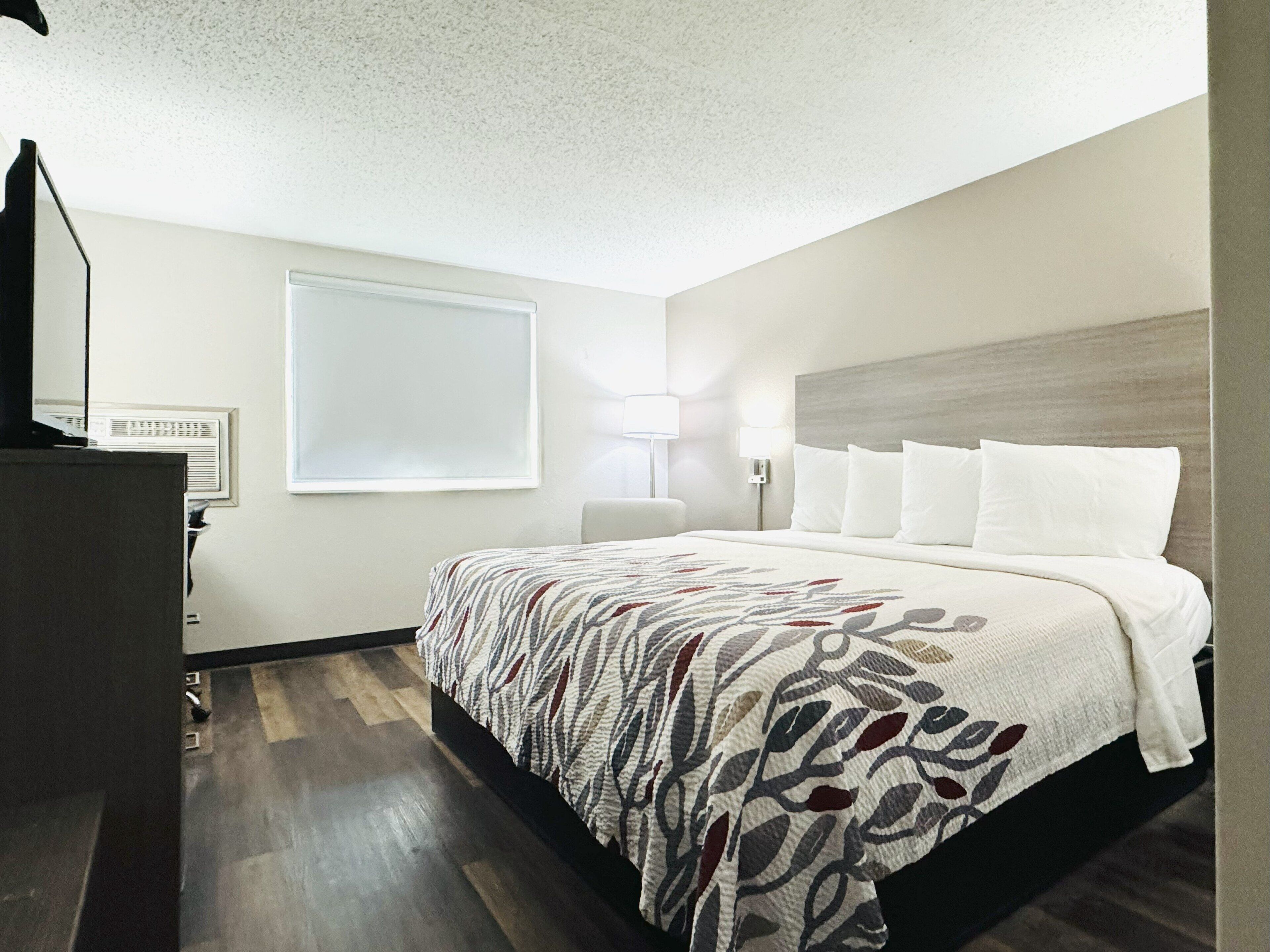 Suite, 1 King Bed, Non Smoking | Desk, blackout drapes, iron/ironing board, free cribs/infant beds