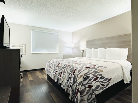 Suite, 1 King Bed, Non Smoking | Desk, blackout drapes, iron/ironing board, free cribs/infant beds