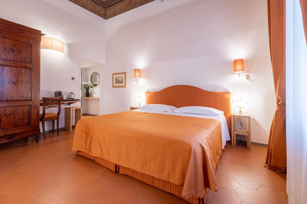 Matelas mémoire de forme, minibar, coffres-forts dans les chambres