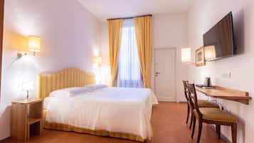 Doppelzimmer zur Einzelnutzung, eigenes Bad | Betten mit Memory-Foam-Matratzen, Minibar, Zimmersafe, Schreibtisch