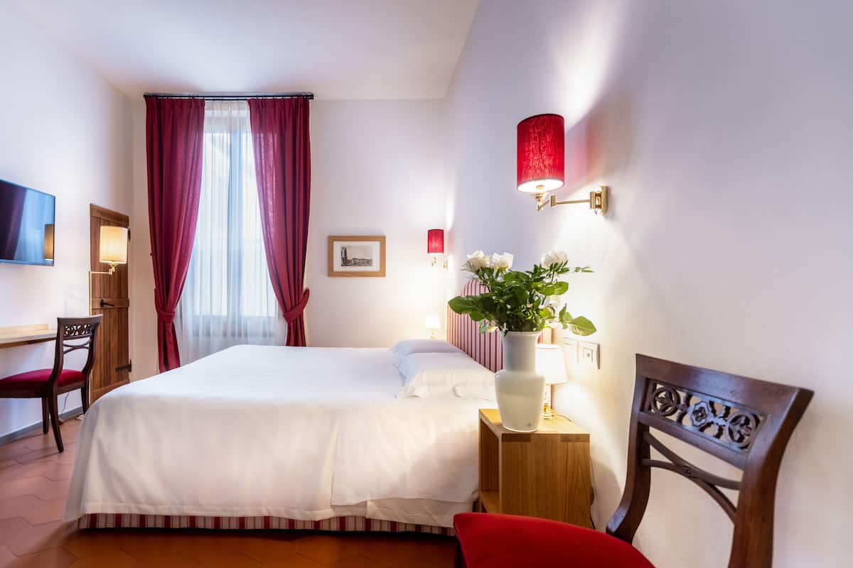 Matelas mémoire de forme, minibar, coffres-forts dans les chambres