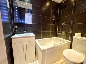 Standard Twin Room, 2 Katil Bujang (Single) | Bilik Mandi | Kelengkapan dandanan diri percuma, tuala disediakan, sabun, syampu 