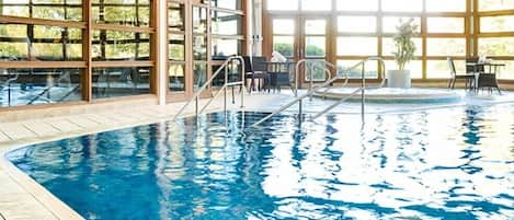 Indoor spa tub