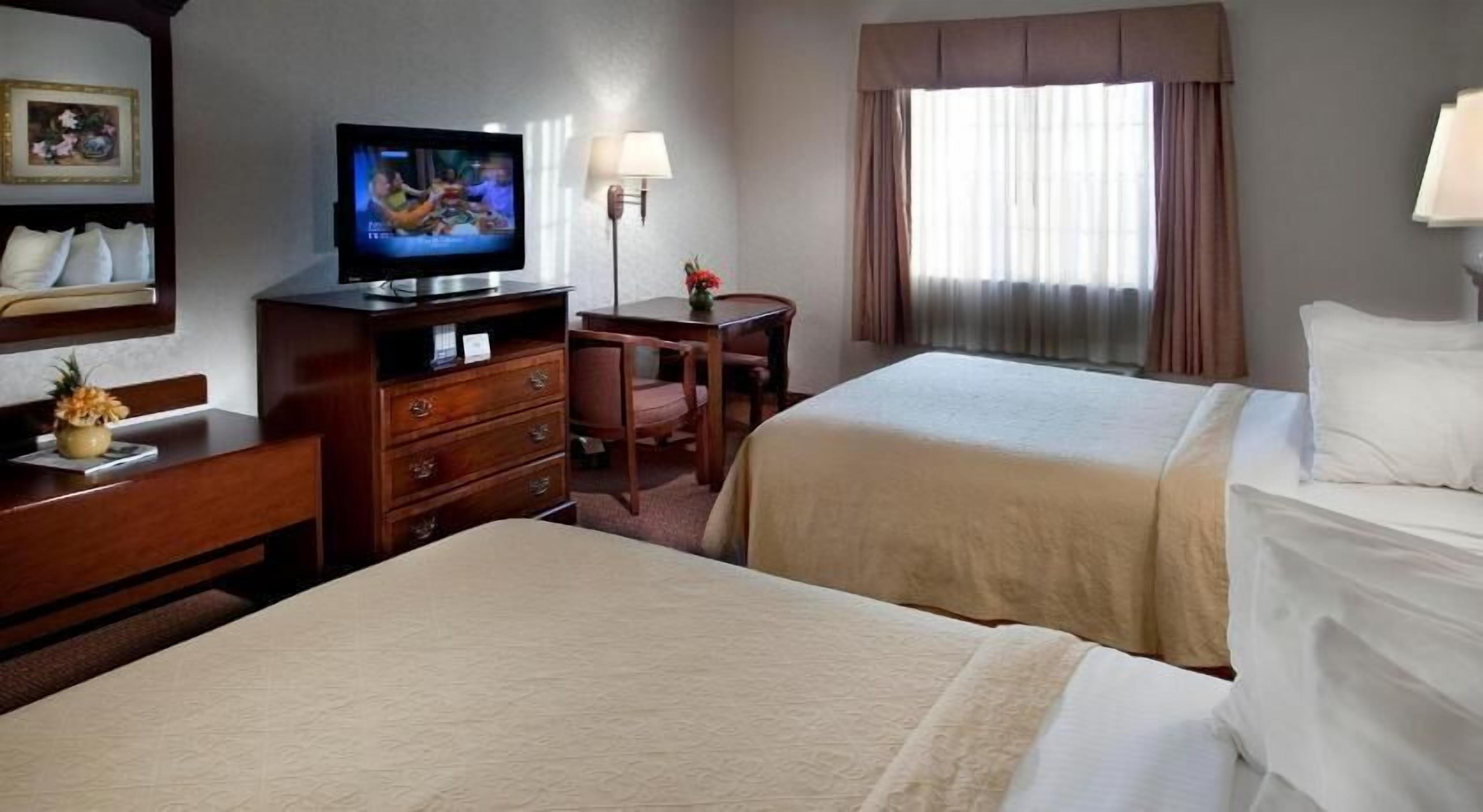 Premium bedding, in-room safe, desk, laptop workspace
