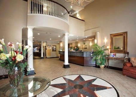 Lobby. Quality Inn & Suites, Near University
