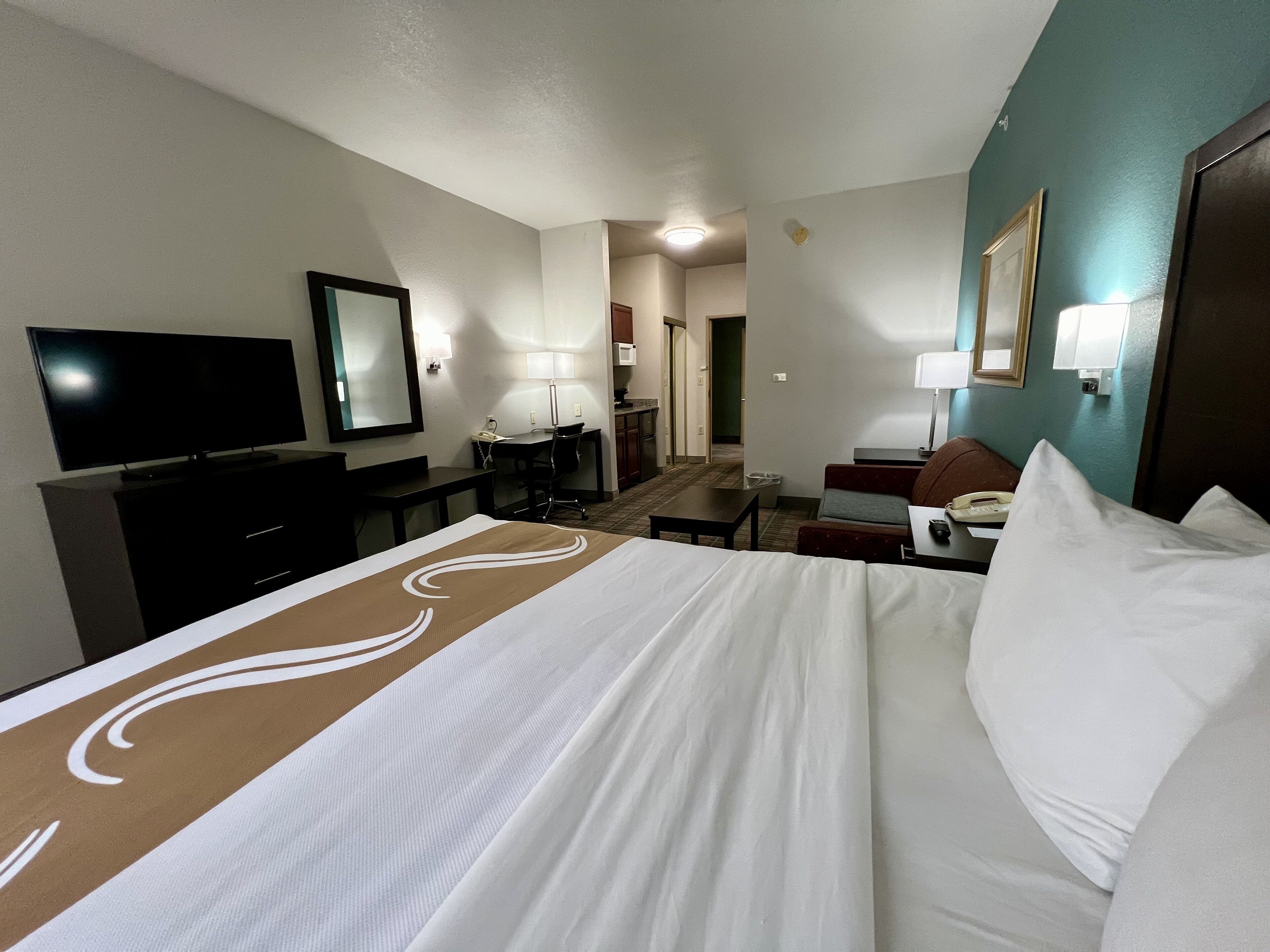 premium bedding, in-room safe, desk, laptop workspace