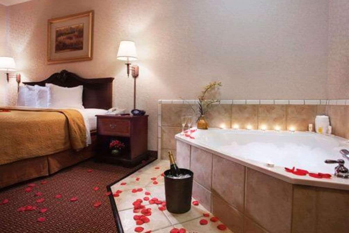 Habitación, 1 cama King size, con acceso para personas discapacitadas (Accessible Tub) | Ropa de cama de alta calidad y caja de seguridad en la habitación