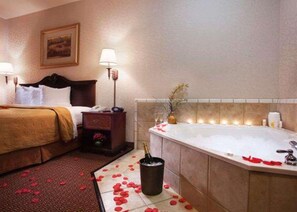 Ropa de cama de alta calidad y caja de seguridad en la habitación