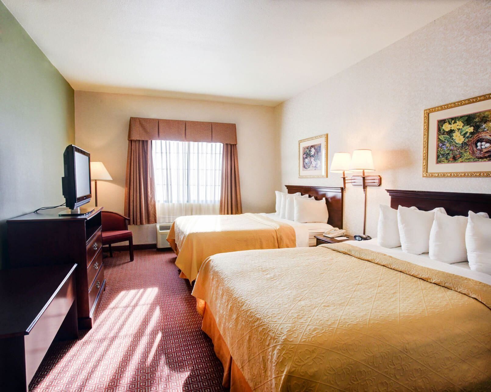 Premium bedding, in-room safe, desk, laptop workspace