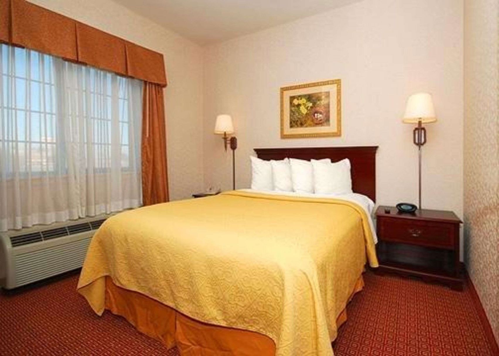 Premium bedding, in-room safe, desk, laptop workspace