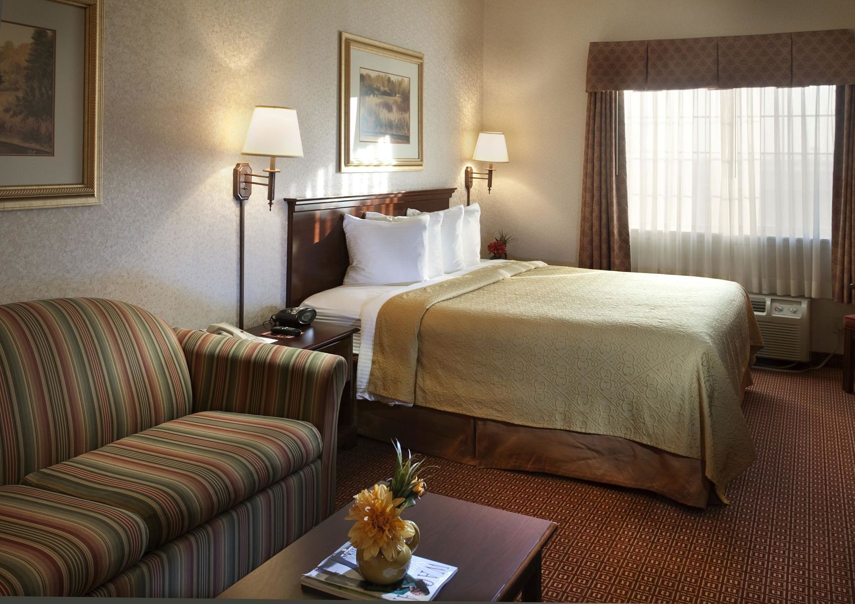 Premium bedding, in-room safe, desk, laptop workspace