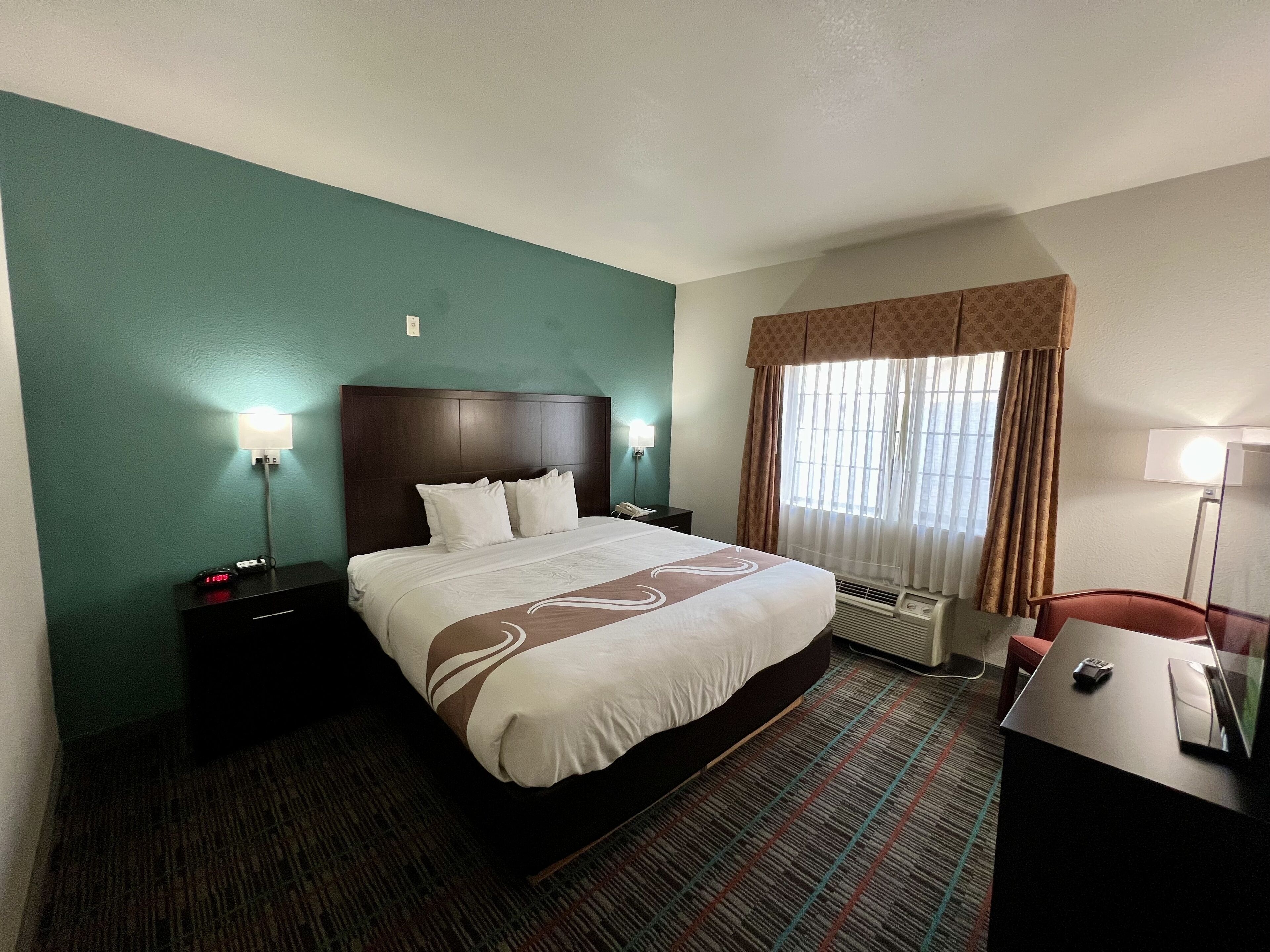 business suite, non smoking | premium bedding, in-room safe, desk, laptop workspace