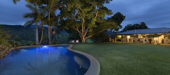 Hillcrest Mountain View Retreat