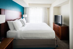 Premium bedding, pillowtop beds, in-room safe, desk - Residence Inn by Marriott Cypress Los Alamitos (Los Alamitos)
