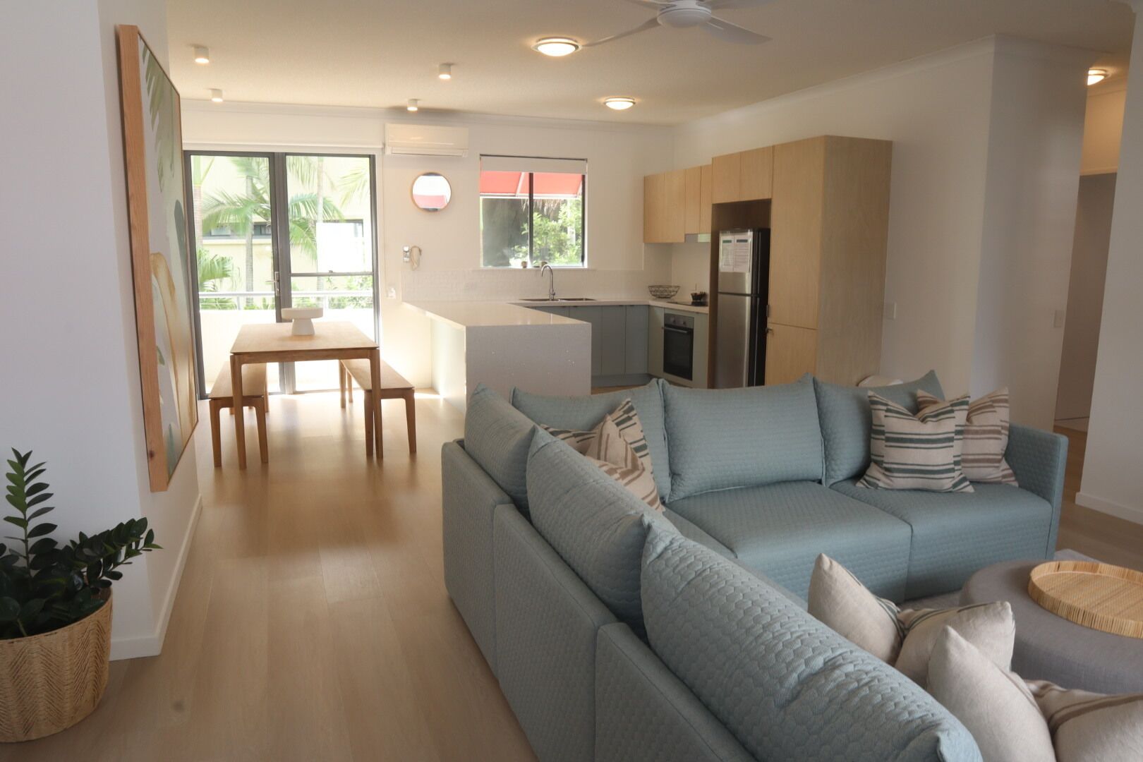 standard apartment, 2 bedrooms | living area | 68-cm flat-screen tv with digital channels, tv