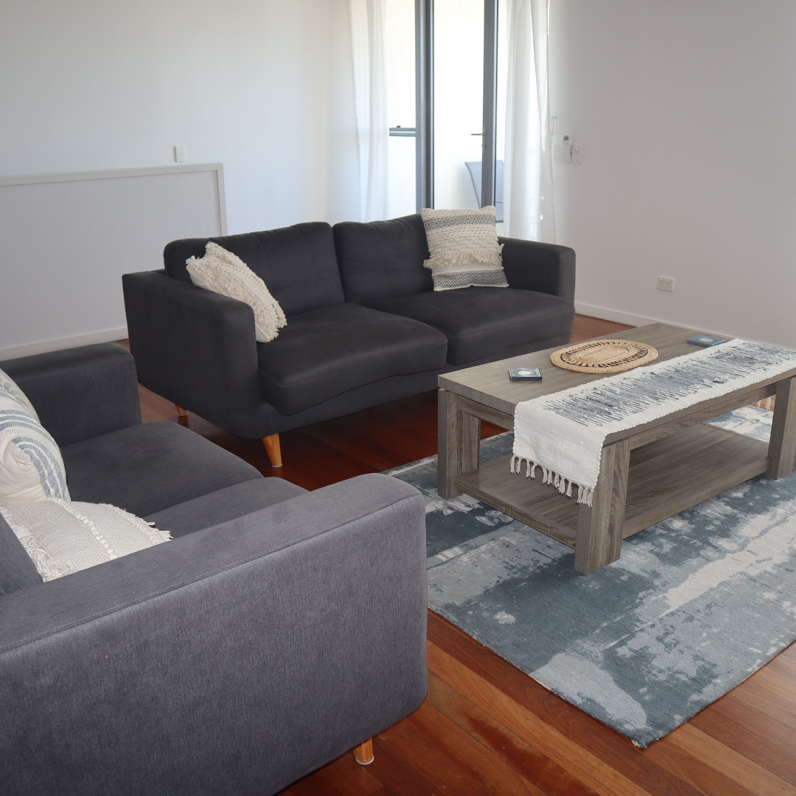 standard apartment, 2 bedrooms | living area | 68-cm flat-screen tv with digital channels, tv