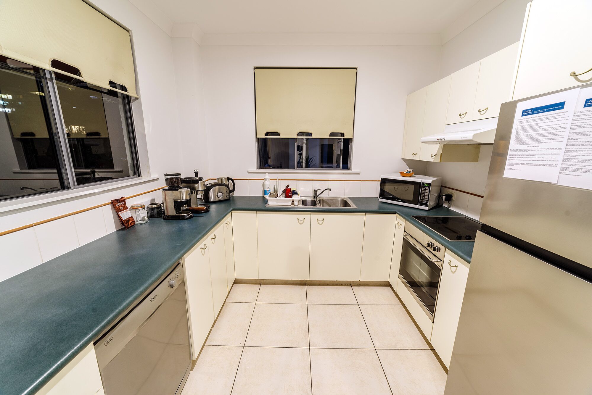 standard apartment, 1 bedroom | private kitchen | full-sized fridge, microwave, oven, stovetop