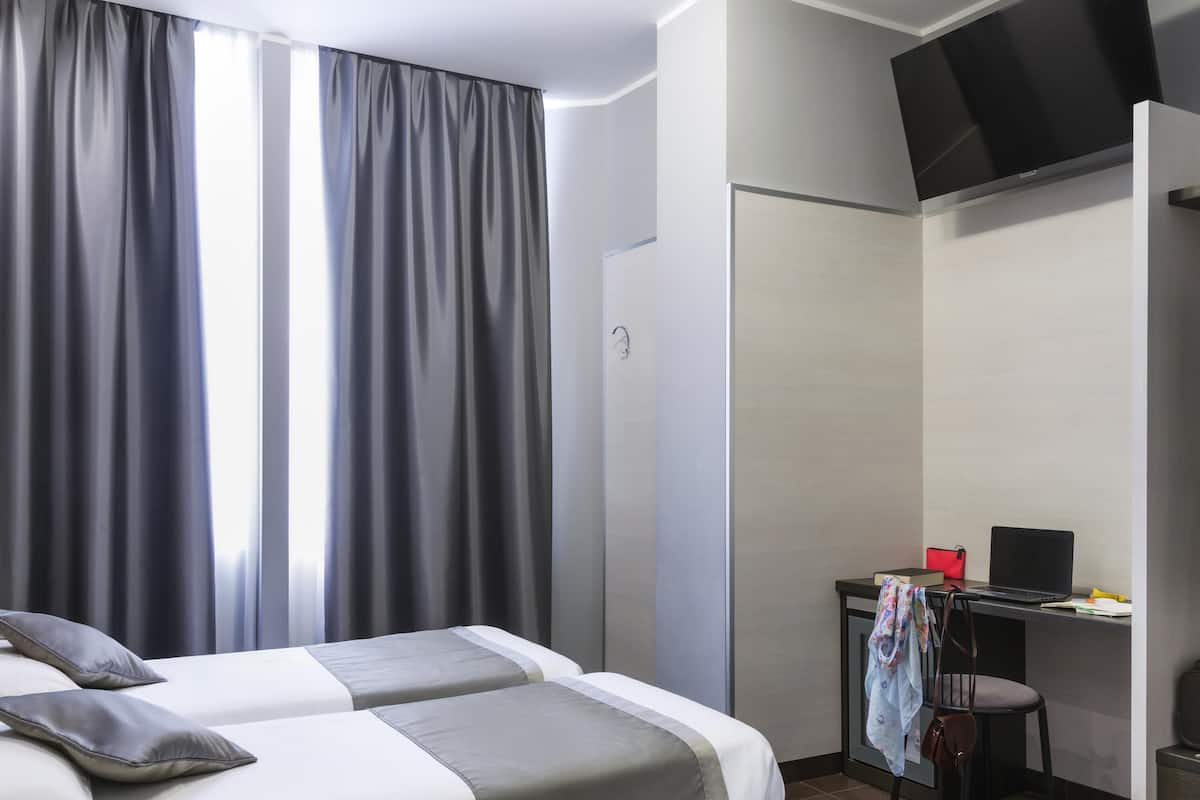 Habitación con 2 camas individuales, 2 camas individuales | Ropa de cama de alta calidad, edredón y minibar