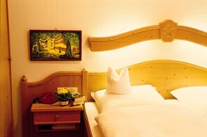 Comfort-Doppelzimmer, Nichtraucher | Allergikerbettwaren, Daunenbettdecken, Schreibtisch