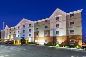 Exterior - Candlewood Suites West Springfield by IHG (West Springfield)