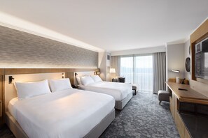 Pillowtop beds, in-room safe, desk, laptop workspace - JW Marriott Orlando Grande Lakes (Orlando)