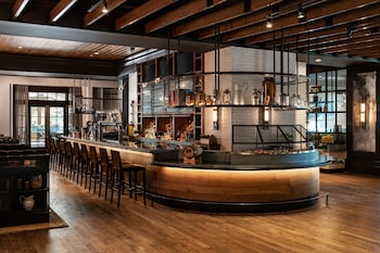 4 restaurants, breakfast, dinner served; Italian cuisine at JW Marriott Orlando Grande Lakes