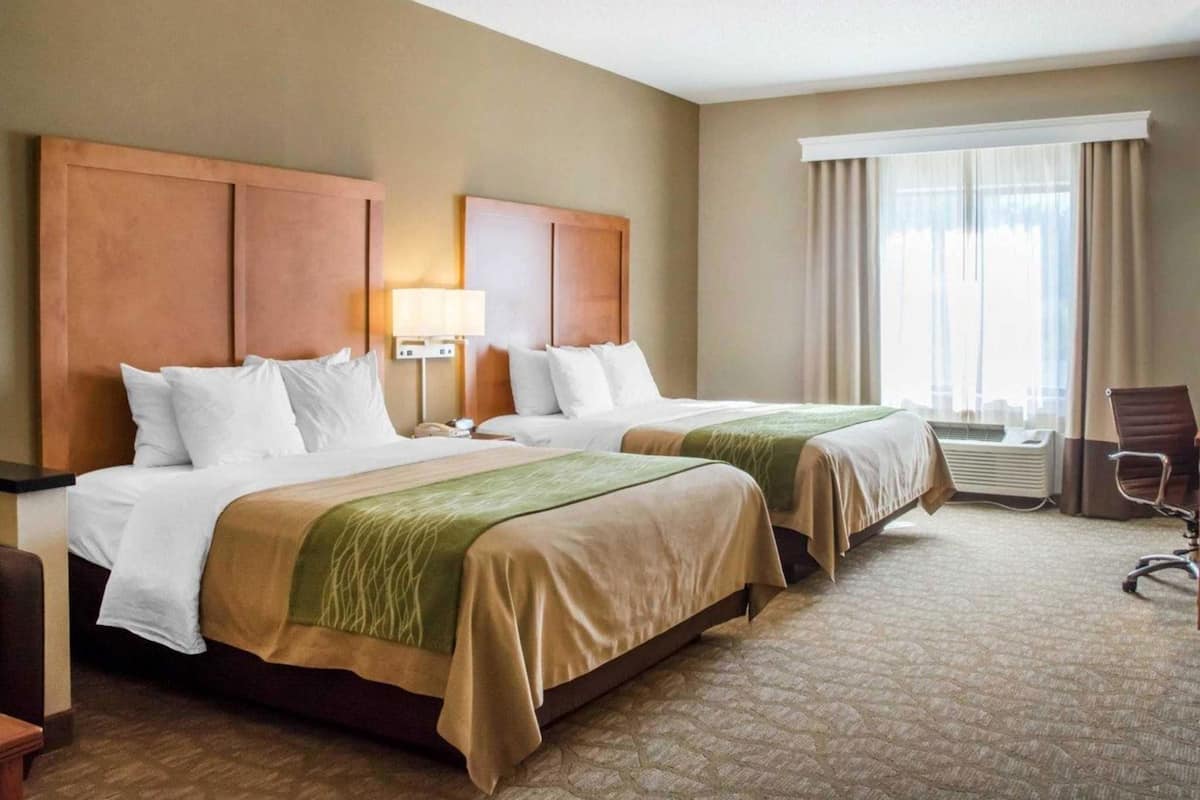 In-room safe, desk, laptop workspace, blackout drapes