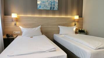 Quarto casal | Roupas de cama premium, frigobar, escrivaninha, cortinas blackout