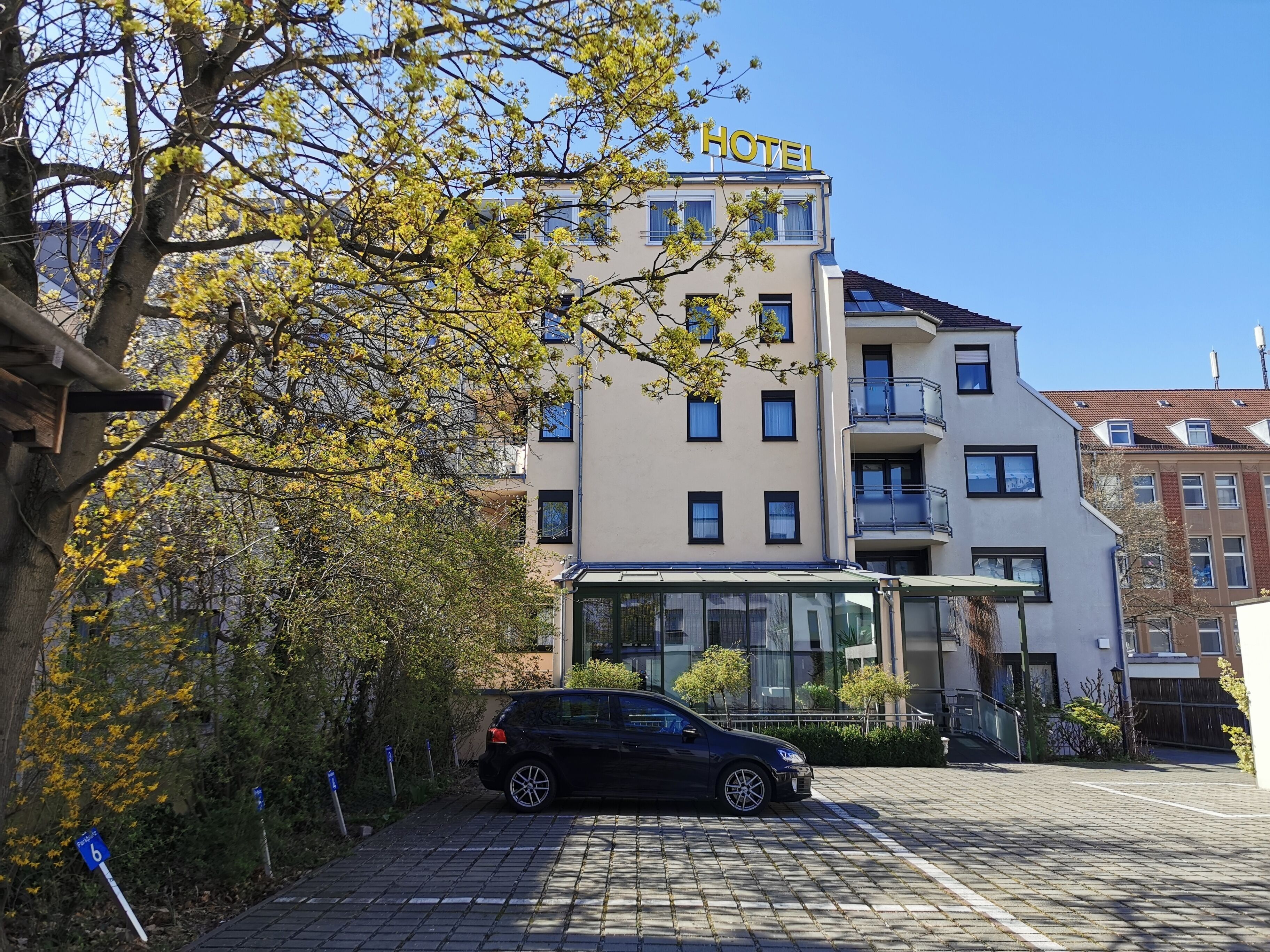 self-parking (surcharge) 5 per day