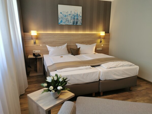 Habitació Comfort | Roba de llit d'alta qualitat, minibar i mobiliari individual 