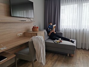 Quarto conforto | Roupas de cama premium, frigobar, individualmente mobiliados