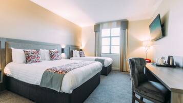 Bureau, chambres insonorisées, fer et planche à repasser, Wi-Fi gratuit