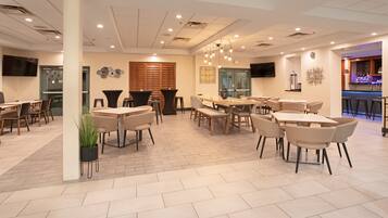 Breakfast and dinner served