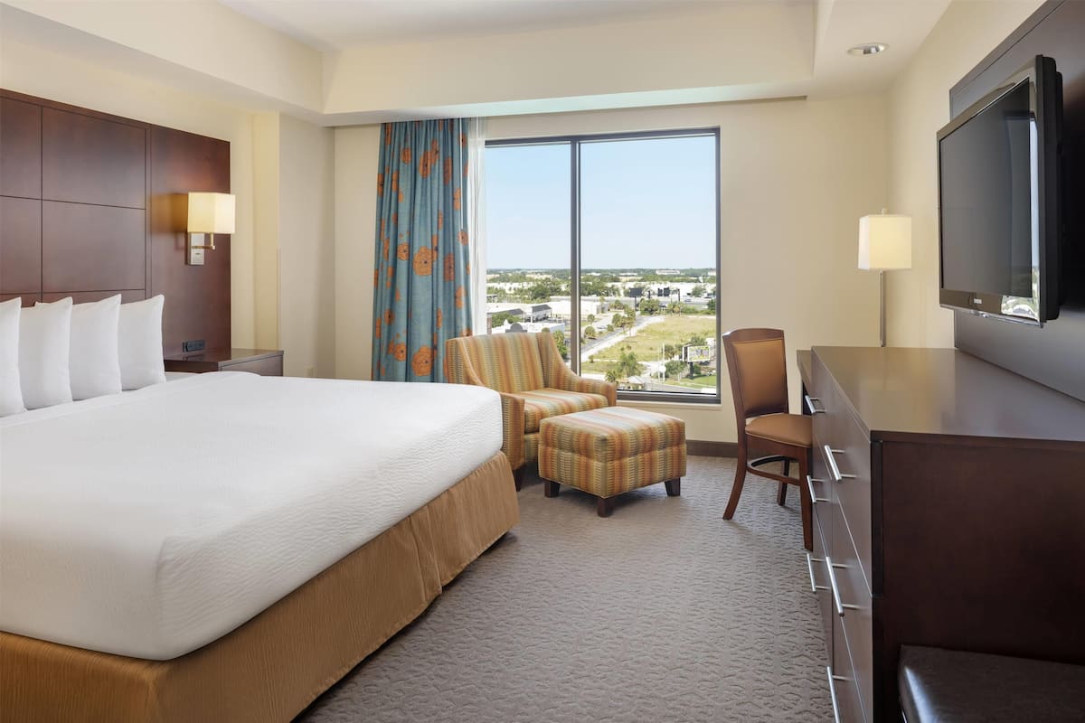 Luxury Suite, 1 King Bed with Sofa bed, Non Smoking, Lake View (NO RESORT FEE) | Premium bedding, laptop workspace, blackout drapes, soundproofing
