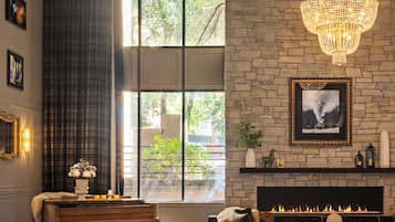 Coin salon dans le hall