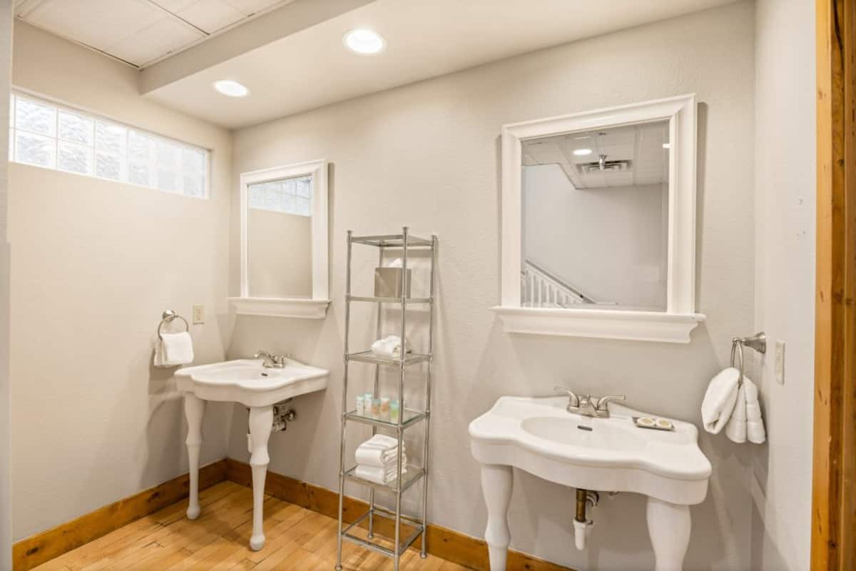 suite (top of the town suite) | bathroom | combined shower/bathtub, free toiletries, hair dryer, towels